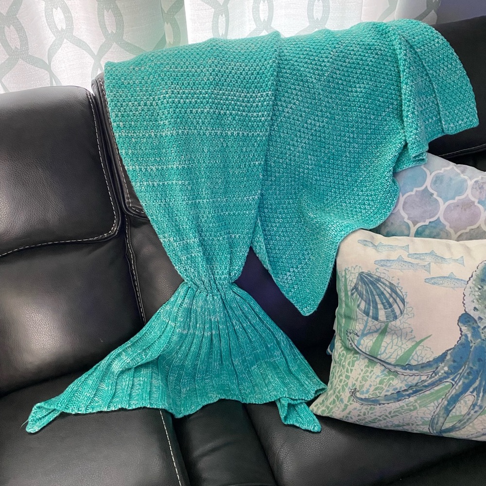 Teal mermaid tail blanket
